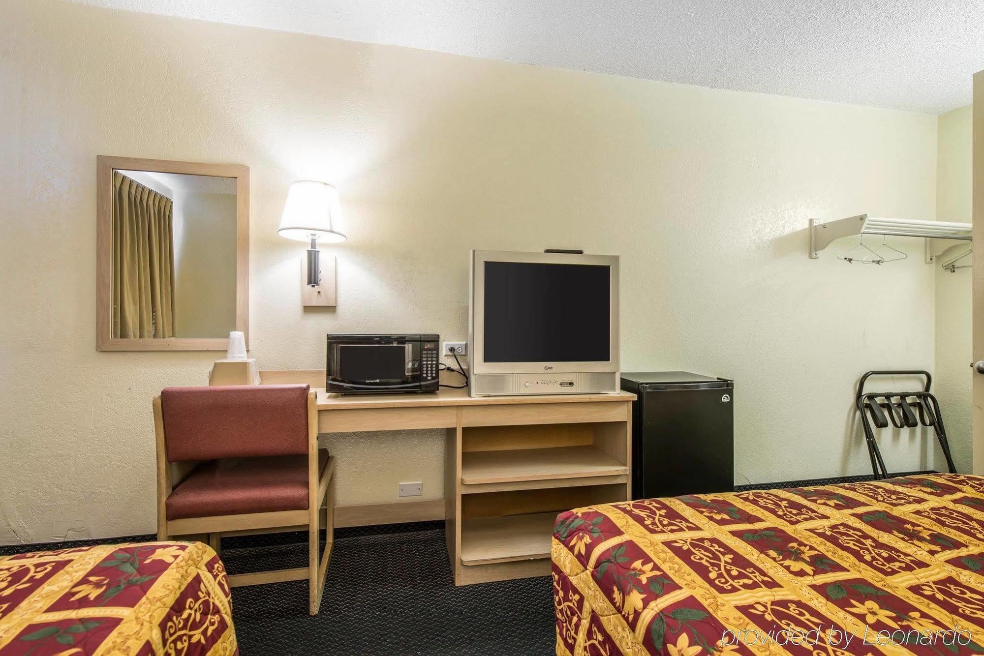 Rodeway Inn Пуэбло Экстерьер фото
