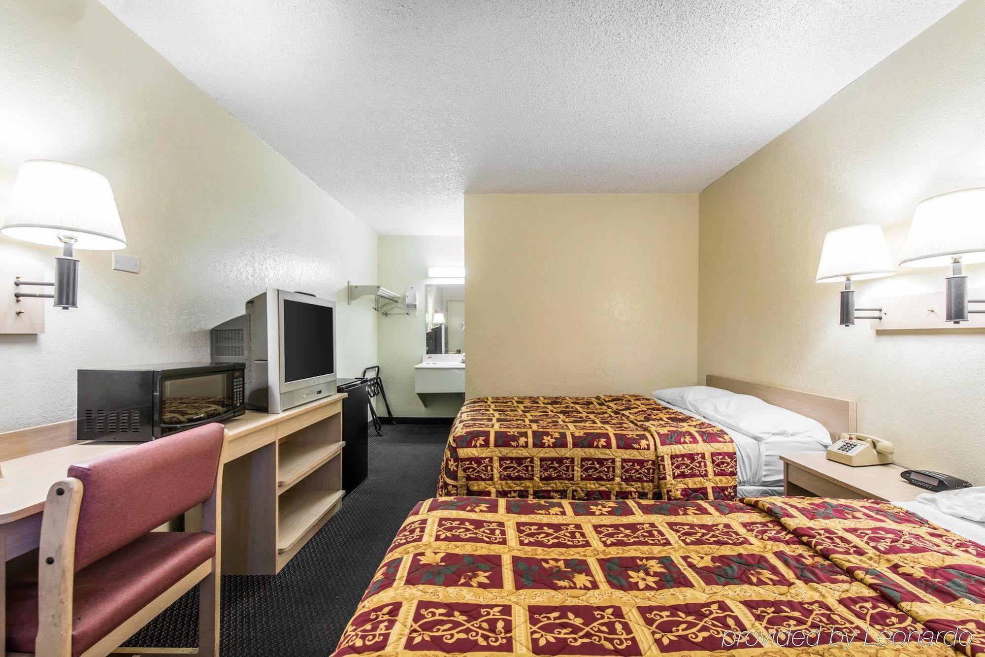 Rodeway Inn Пуэбло Экстерьер фото