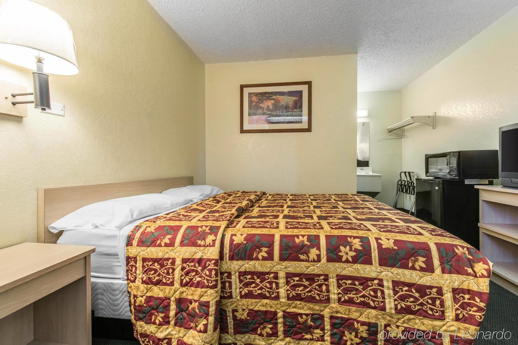Rodeway Inn Пуэбло Экстерьер фото