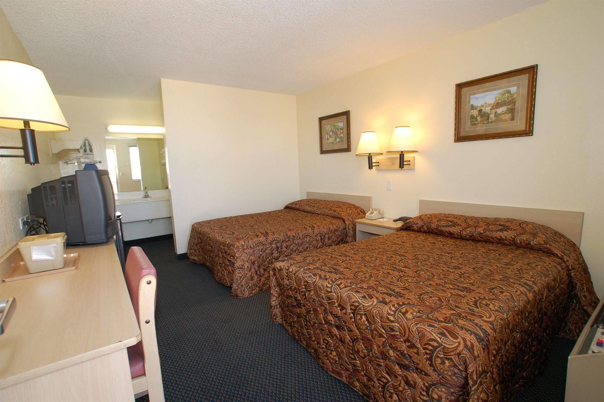 Rodeway Inn Пуэбло Экстерьер фото
