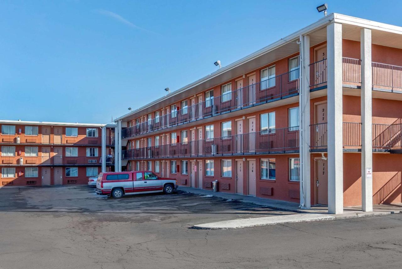 Rodeway Inn Пуэбло Экстерьер фото